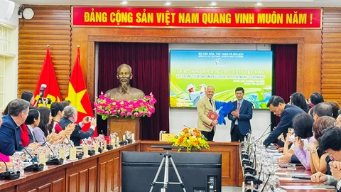 Đại sứ du lịch Việt Nam Greg Norman: 'Golf đâu còn như 40 năm trước, giờ ai cũng phải được vui' - Ảnh 1.