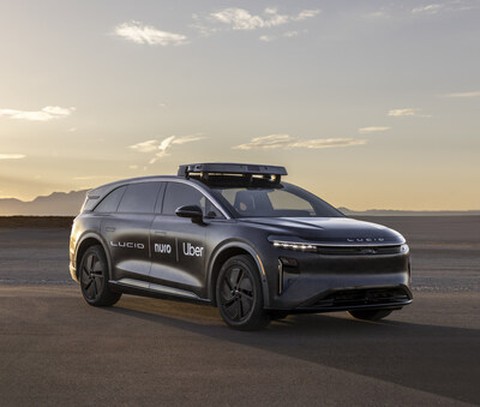 Uber chi 300 triệu USD vào dự án robot taxi, mua 20.000 xe công nghệ tự lái - Ảnh 1. robot taxi - Ảnh 1.