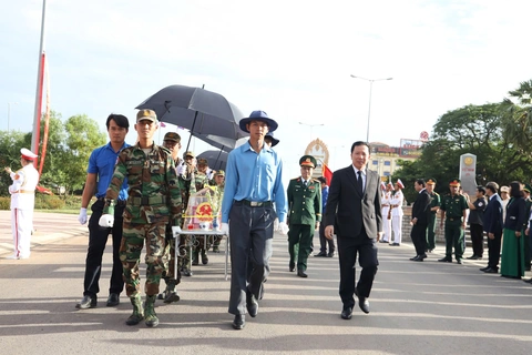 Tây Ninh truy điệu, an táng 156 hài cốt liệt sĩ hy sinh tại Campuchia - Ảnh 1.