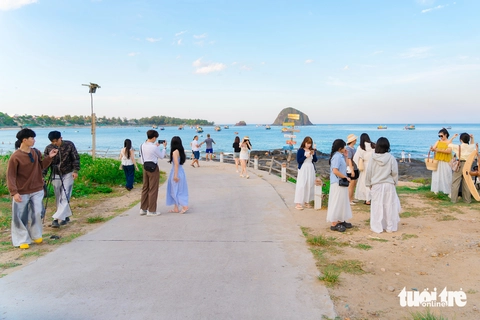 Bạn trẻ khắp nơi check-in con đường đẹp như mơ ở Hòn Yến - Ảnh 2.