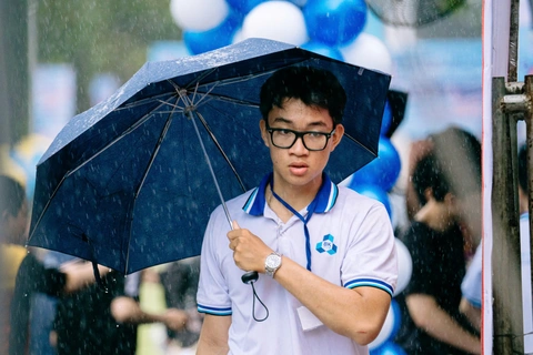 Thời tiết hôm nay 20-7: Biển Đông bão dông, Nam Bộ mưa do bão xa - Ảnh 1.
