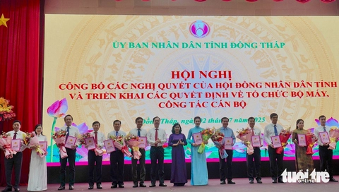 Đồng Tháp trao quyết định bổ nhiệm các cơ quan tỉnh ủy và 10 giám đốc sở - Ảnh 2.