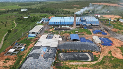Dừng hoạt động nhà máy xử lý rác do vi phạm môi trường - Ảnh 1.