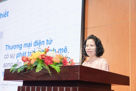 Đào tạo chuyển đổi số cho ban quản lý chợ, tiểu thương tại TP.HCM - Ảnh 1.