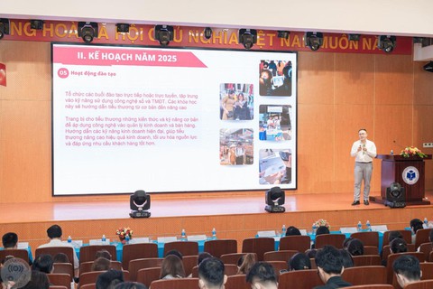 Đào tạo chuyển đổi số cho ban quản lý chợ, tiểu thương tại TP.HCM - Ảnh 2.