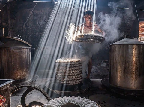 Bác sĩ tai mũi họng Bệnh viện TP Thủ Đức đoạt giải nhất ảnh ẩm thực thế giới với 'Bánh hỏi' - Ảnh 1.