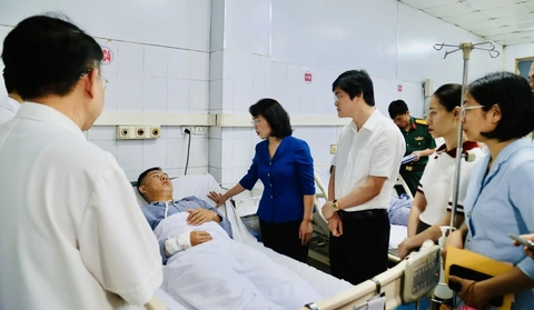 lật tàu - Ảnh 3.
