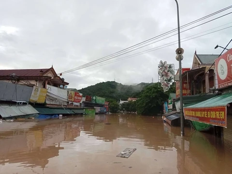 Lũ về chưa từng thấy ở Nghệ An, Thủ tướng yêu cầu ứng phó khẩn cấp mưa lũ trên sông Cả - Ảnh 1.