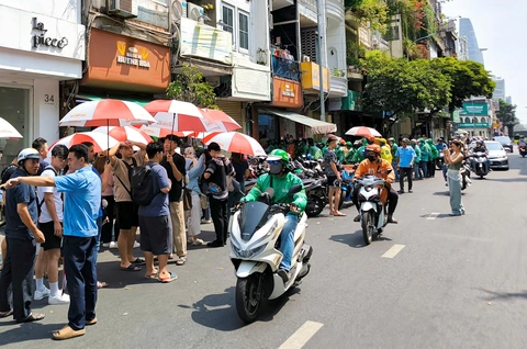 Đổi pin 30 giây, không cần chờ sạc: Gợi ý bạn đọc cho lộ trình thay xe xăng bằng xe điện- Ảnh 1. TP.HCM chuyển xe xăng sang xe điện, bắt đầu từ shipper: Bạn đọc quan tâm các giải pháp về pin - Ảnh 1.