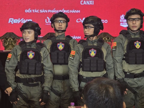Chiến sĩ quả cảm - Ảnh 1.