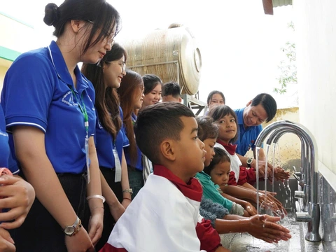 Thanh niên Việt Nam - Hàn Quốc cùng thực hiện Mùa hè xanh- Ảnh 6. Thanh niên Việt Nam - Hàn Quốc cùng thực hiện Mùa hè xanh- Ảnh 6.