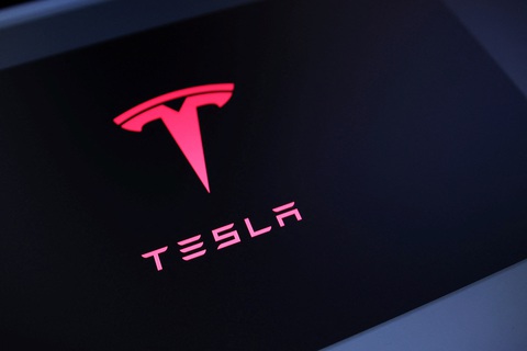 Tesla khởi động sản xuất mẫu xe giá rẻ giữa lúc doanh thu sụt giảm nghiêm trọng - Ảnh 1. Tesla - Ảnh 1.