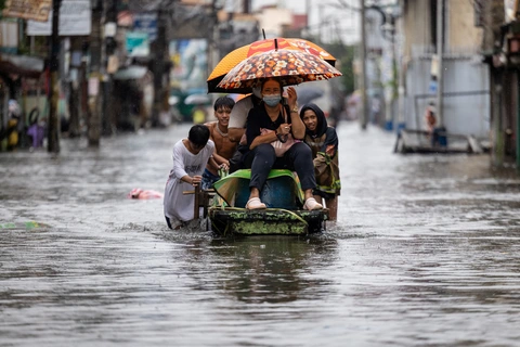 Bão Cỏ May áp sát, Philippines đóng cửa trường học, Thái Lan cảnh báo lụt - Ảnh 1. Bão Cỏ May áp sát, Philippines đã đóng cửa trường học, Thái Lan cảnh báo lụt - Ảnh 1.