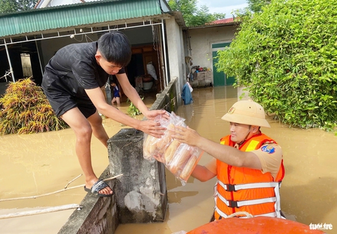 Nước sông Lam tiếp tục dâng, người dân vùng hạ du chạy lũ - Ảnh 11.