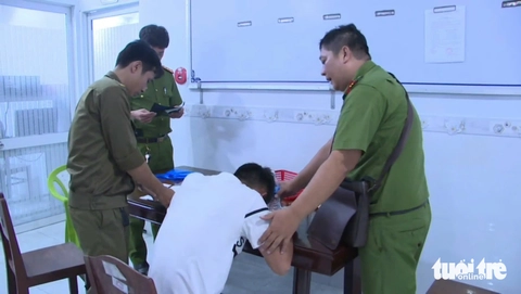 Ngăn chặn kịp thời nam thanh niên nhảy cầu Rạch Miễu tự tử - Ảnh 4.