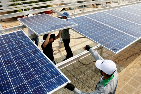 Hỗ trợ lắp điện mặt trời mái nhà: Chính sách chỉ dành cho nhà giàu? - Ảnh 1. điện mặt trời - Ảnh 1.