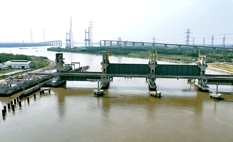 Có nghị quyết gỡ vướng, dự án ngăn triều 10.000 tỉ dự kiến vận hành năm 2026 - Ảnh 1.