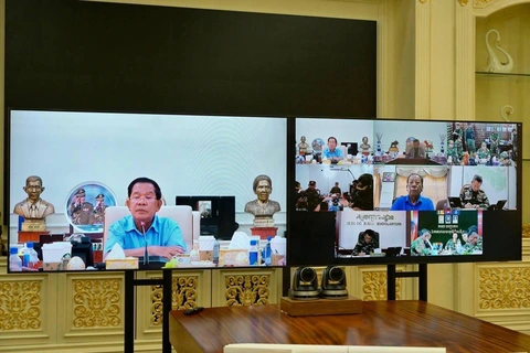 Ông Hun Sen bác tin rời Campuchia đến Trung Quốc, nói đang tham gia chỉ huy quân đội - Ảnh 2.