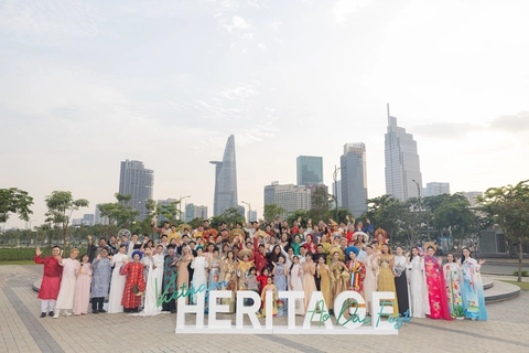 Ngắm áo dài của cố ca sĩ Phi Nhung tại Vietnam Heritage Áo dài Fest - Ảnh 8. áo dài - Ảnh 8.