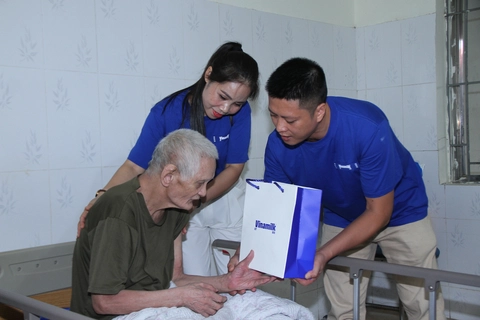 Những bức tranh tri ân từ Vinamilk: Khi lòng biết ơn được vẽ thành hình - Ảnh 5.