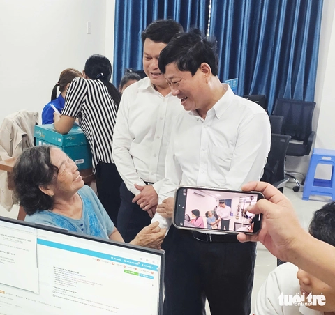 Chủ tịch HĐND TP.HCM: sáp nhập, thủ tục hành chính phải nhanh hơn trước - Ảnh 1. Một thủ tục tăng thời gian xử lý từ 1 lên 3 ngày, chủ tịch HĐND TP.HCM yêu cầu điều chỉnh ngay - Ảnh 1.