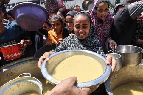 Israel cho phép thả hàng viện trợ xuống Gaza sau làn sóng chỉ trích quốc tế - Ảnh 1.