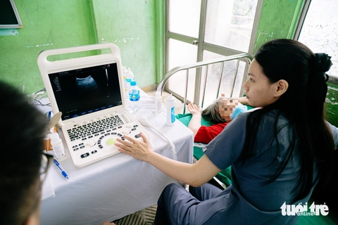 Được cắt tóc, khám bệnh miễn phí trong Ngày hội An sinh xã hội phường Chợ Lớn - Ảnh 8.
