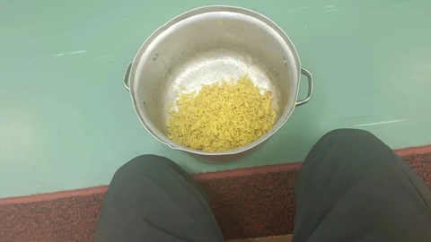 Bác sĩ ở Gaza ngất xỉu vì đói và kiệt sức trong lúc phẫu thuật - Ảnh 2.