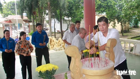 Đoàn thanh niên chăm lo cho 30 gia đình chính sách ở xã Củ Chi- Ảnh 1. Củ Chi - Ảnh 1.
