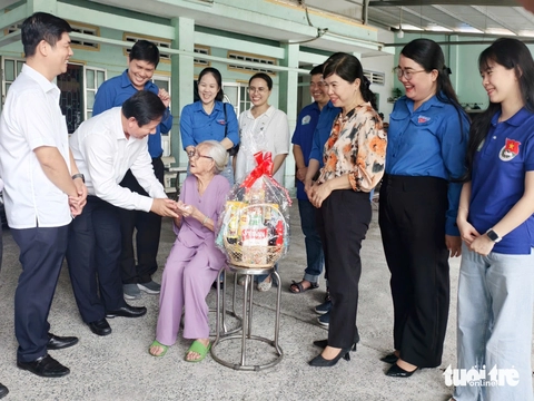 Đoàn thanh niên chăm lo cho 30 gia đình chính sách ở xã Củ Chi- Ảnh 4. Củ Chi - Ảnh 4.