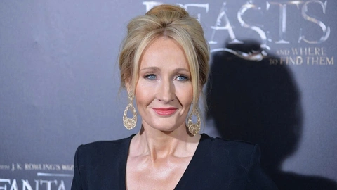10 nhà văn giàu nhất thế giới: J.K.Rowling, Stephen King, Paulo Coelho và ai nữa? - Ảnh 10. Harry Potter - Ảnh 10.