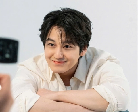 Mỹ nam Vườn sao băng Kim Bum và 'mợ ngố' Song Ji Hyo sẽ đến Việt Nam - Ảnh 2.