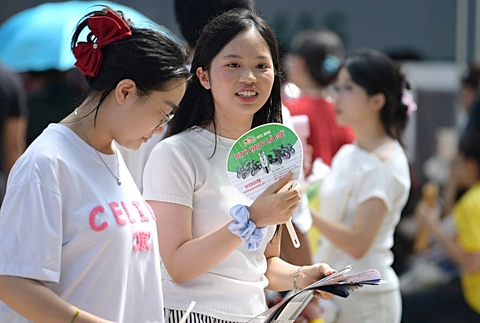 Tuyển sinh đại học 2025: Điểm sàn giảm sâu, điểm chuẩn sẽ ra sao? - Ảnh 3. điểm sàn - Ảnh 2.