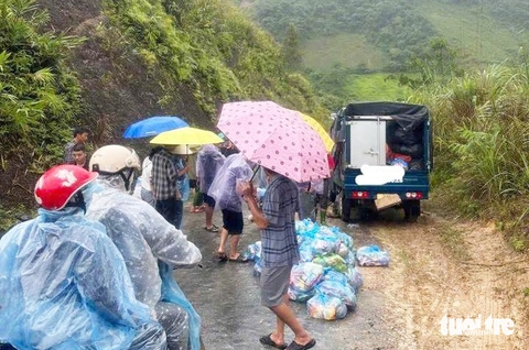 cứu trợ - Ảnh 2.