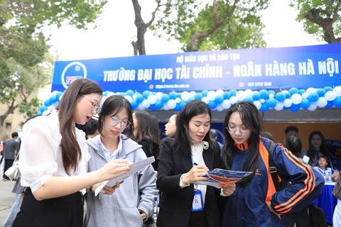 Trường ĐH Tài chính - Ngân hàng Hà Nội - Ảnh 2.