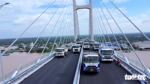 Cầu Rạch Miễu 2 thử tải, hàng chục xe chở đầy hàng chạy qua cầu an toàn - Ảnh 3.