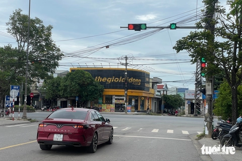 đèn tín hiệu - Ảnh 1.