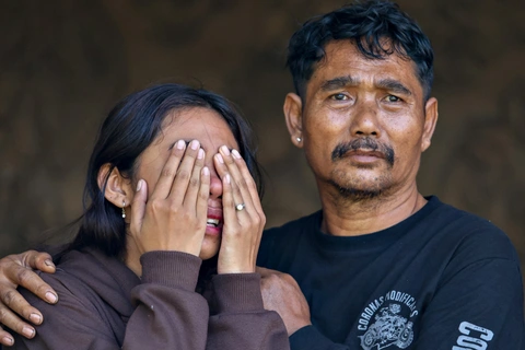 Indonesia tạm dừng tìm người mất tích trong vụ chìm phà ở Bali - Ảnh 3. Indonesia - Ảnh 2.