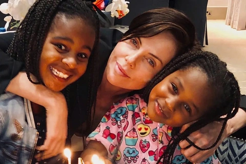 Charlize Theron của The Old Guard 2 tiết lộ từng bị một đạo diễn quấy rối khi mới vào nghề - Ảnh 4. Charlize Theron - Ảnh 4.