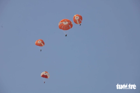 nhảy dù - Ảnh 1.