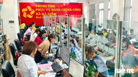 Bà Điểm - xã đông dân bậc nhất TP.HCM: 2 ngày sau sáp nhập đã giải quyết hơn 600 hồ sơ - Ảnh 8.