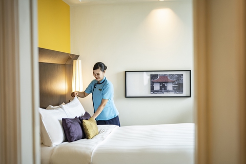 Hút thuốc trong phòng khách sạn: cảnh báo cháy nệm gây nguy hiểm hay chuyện bé xé ra to? - Ảnh 1. hút thuốc - Ảnh 1.