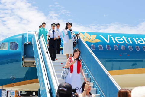 Nha Trang kích cầu du lịch hè bằng các chuyến bay đêm - Ảnh 1.