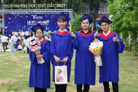 đại học Thủ Dầu Một - Ảnh 2.