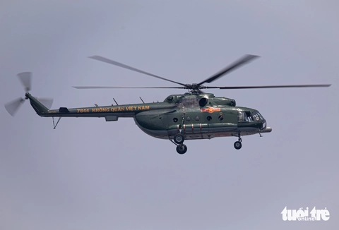 Ngắm tiêm kích Su30-MK2, trực thăng Mi bay qua quảng trường Ba Đình, Hà Nội - Ảnh 7.