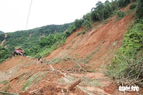 Gian nan đường vào xã Nhôn Mai, nơi vẫn bị cô lập hoàn toàn sau lũ một tuần - Ảnh 5.