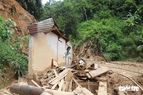 Gian nan đường vào xã Nhôn Mai, nơi vẫn bị cô lập hoàn toàn sau lũ một tuần - Ảnh 13.