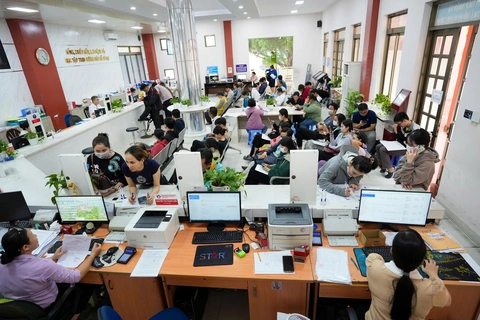 TP.HCM đưa nhân sự từ sở ngành về tổ địa bàn ở phường xã, tiếp nhận hồ sơ phi địa giới - Ảnh 10.