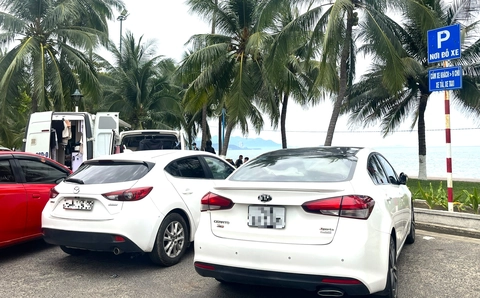 'Cô giáo vùng cao' lại đăng clip trách Nha Trang sao không để biển có in chữ 'Cấm đỗ xe'- Ảnh 3. 'Cô giáo vùng cao' lại đăng clip trách Nha Trang sao không để biển có in chữ 'Cấm đỗ xe'- Ảnh 3.