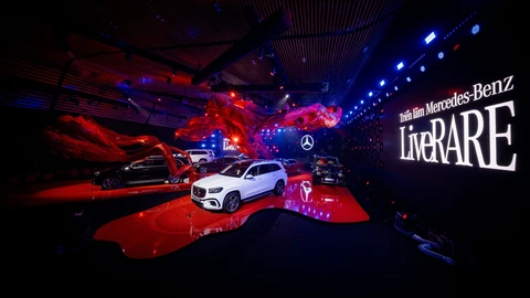 Một vòng triển lãm Mercedes-Benz: Choáng ngợp bộ sưu tập xe gần 100 tỉ đồng - Ảnh 15.